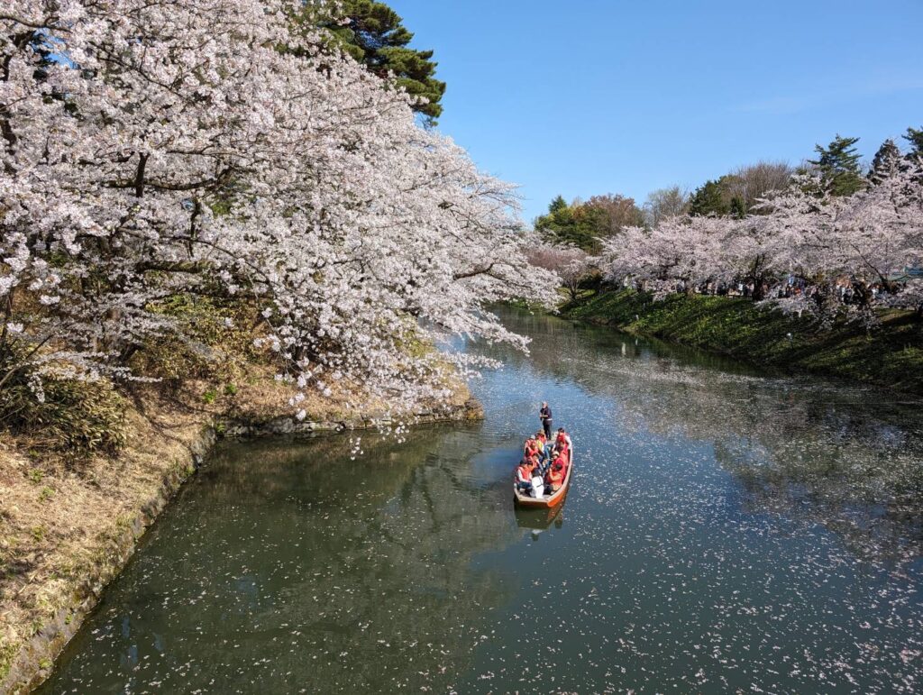 散る桜 かき分け進む 遊覧船 贅沢三昧 冥土の土産