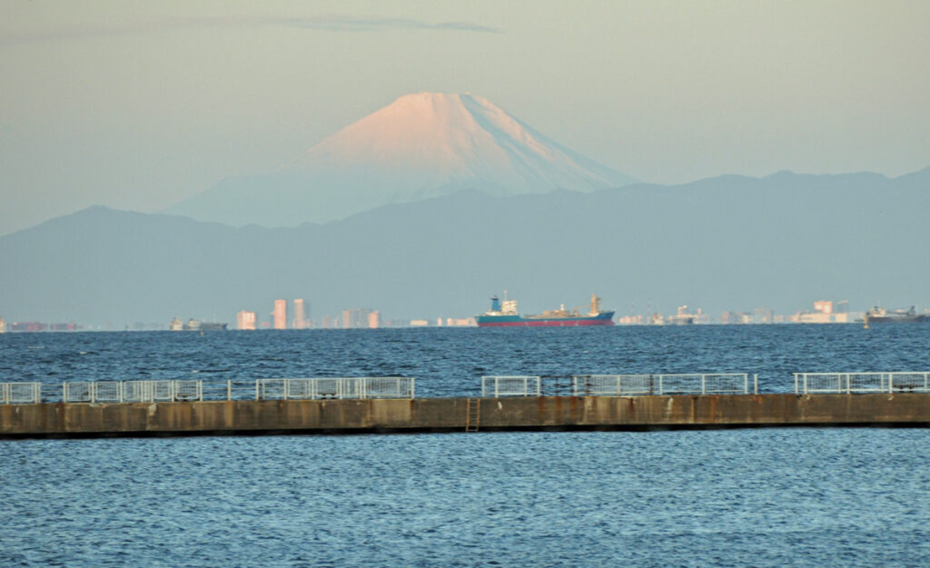 日本一の富士山が姿を見せる東京湾（江戸湾）