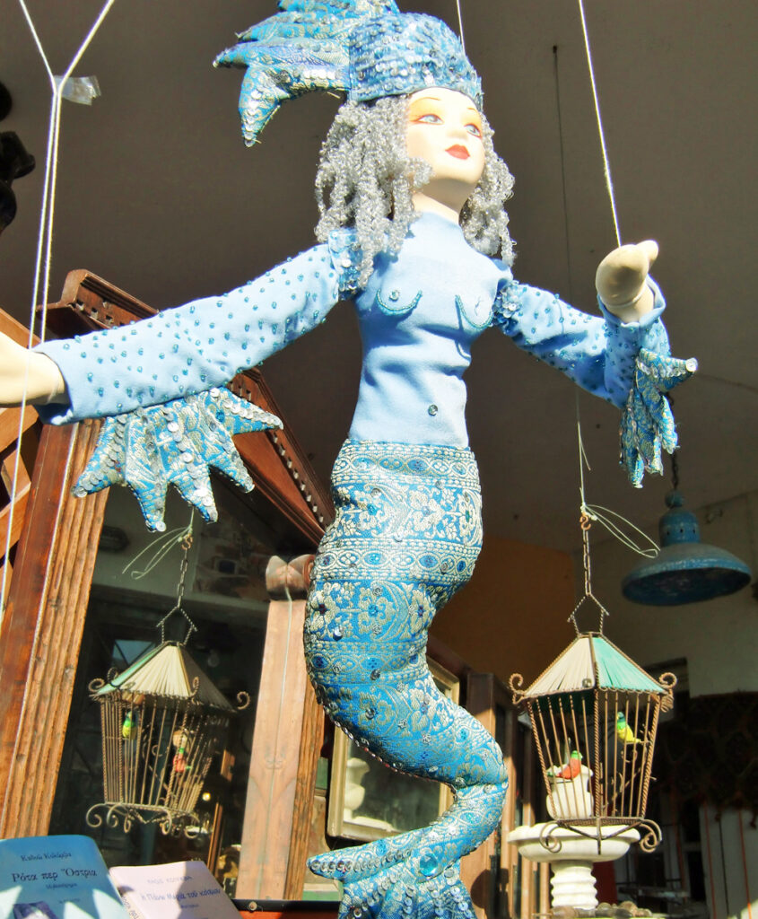 お土産屋さんの飾りつけの人魚姫？
