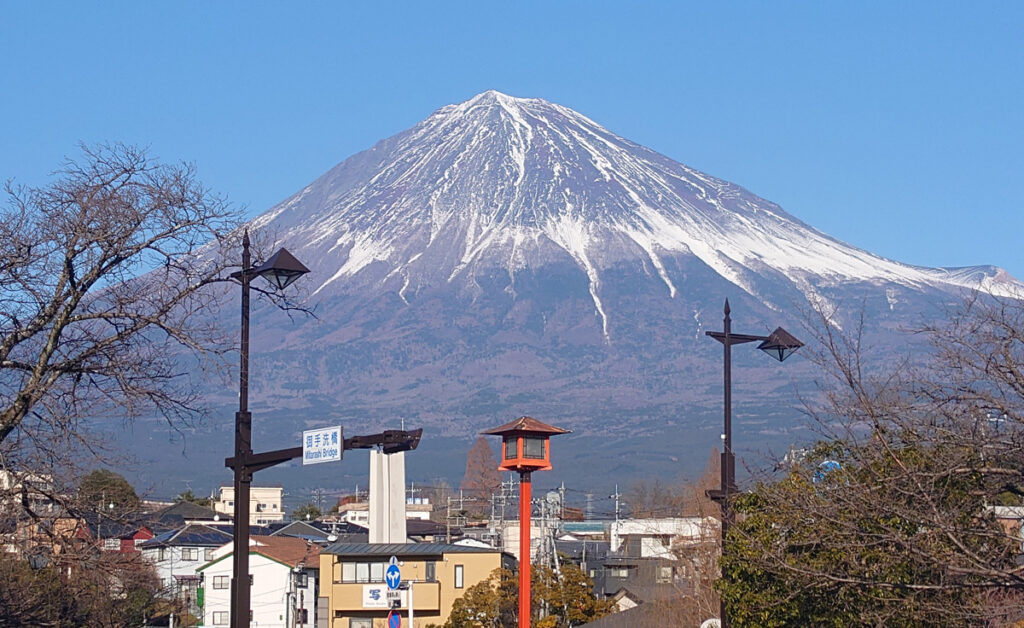 都市と自然のコントラスト - 富士宮市