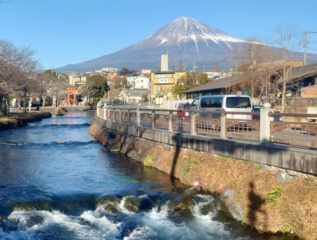 都市と自然のコントラスト - 富士宮市