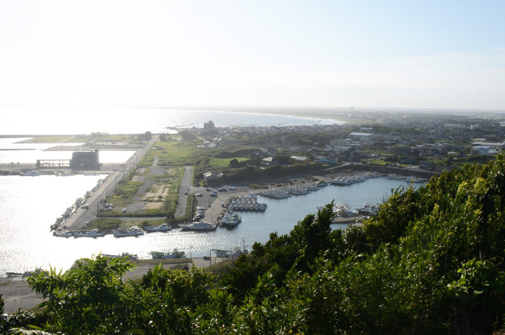 6. 飯岡灯台:九十九里浜の「終点」そして、「光のバリア」としての存在