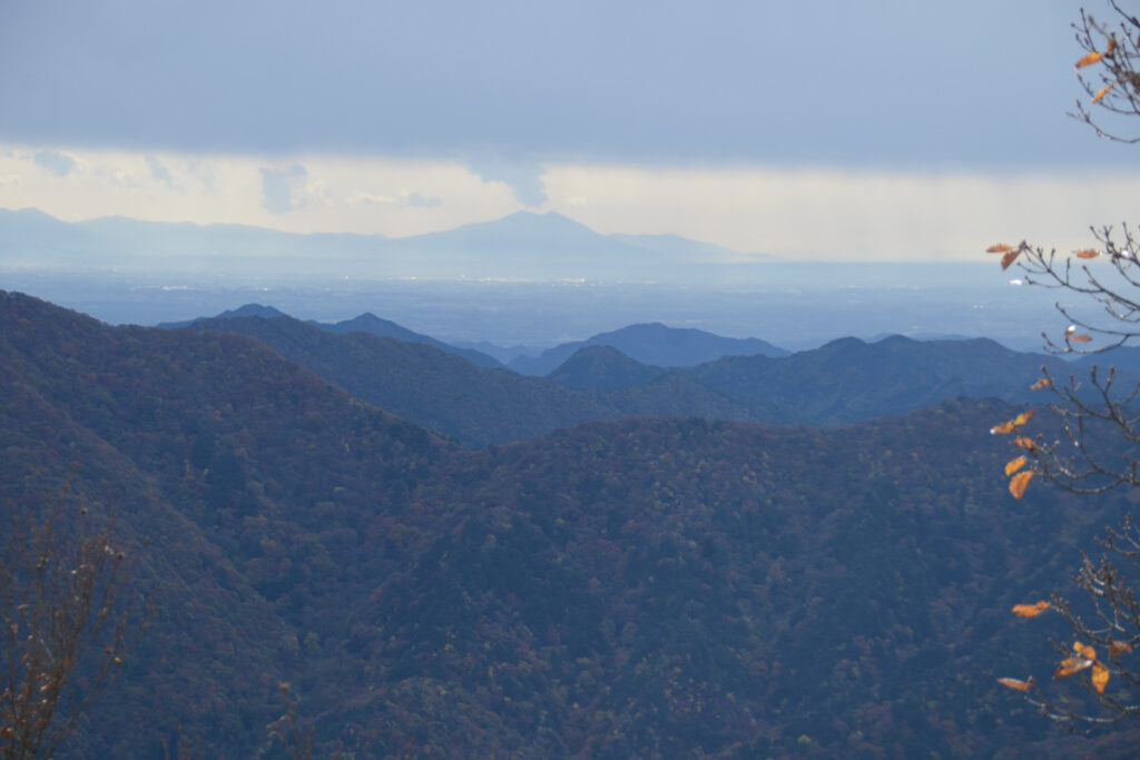 青の世界：日光の朝と日光連山