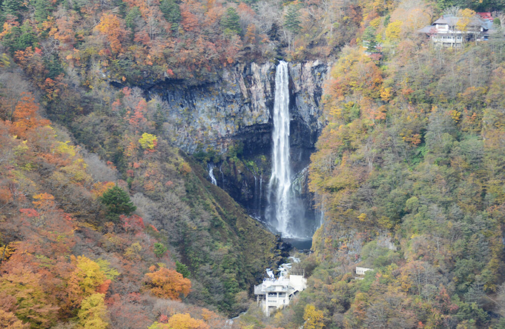 日光に来たなら外せないのが「華厳の滝」。