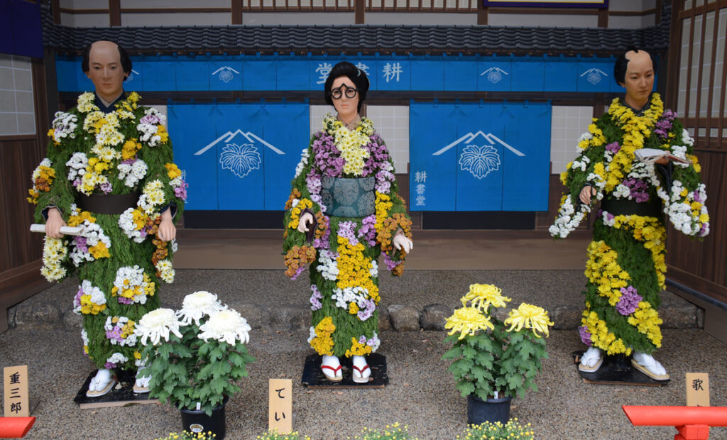 菊人形「蔦谷重三郎」：NHKのドラマのモデルになった人物。
江戸時代後期の出版界の革命児ともいわれる。