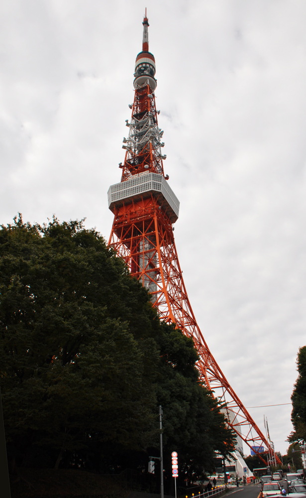 優雅な東京タワーの日常風景