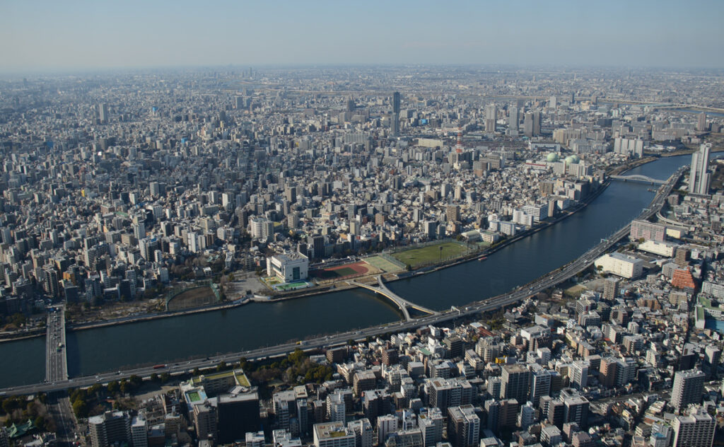 隅田川がまるで江戸から現代へと続く一本の太い道