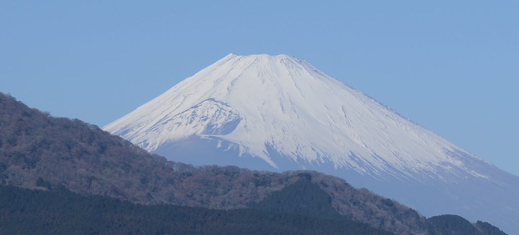 冠雪した富士山